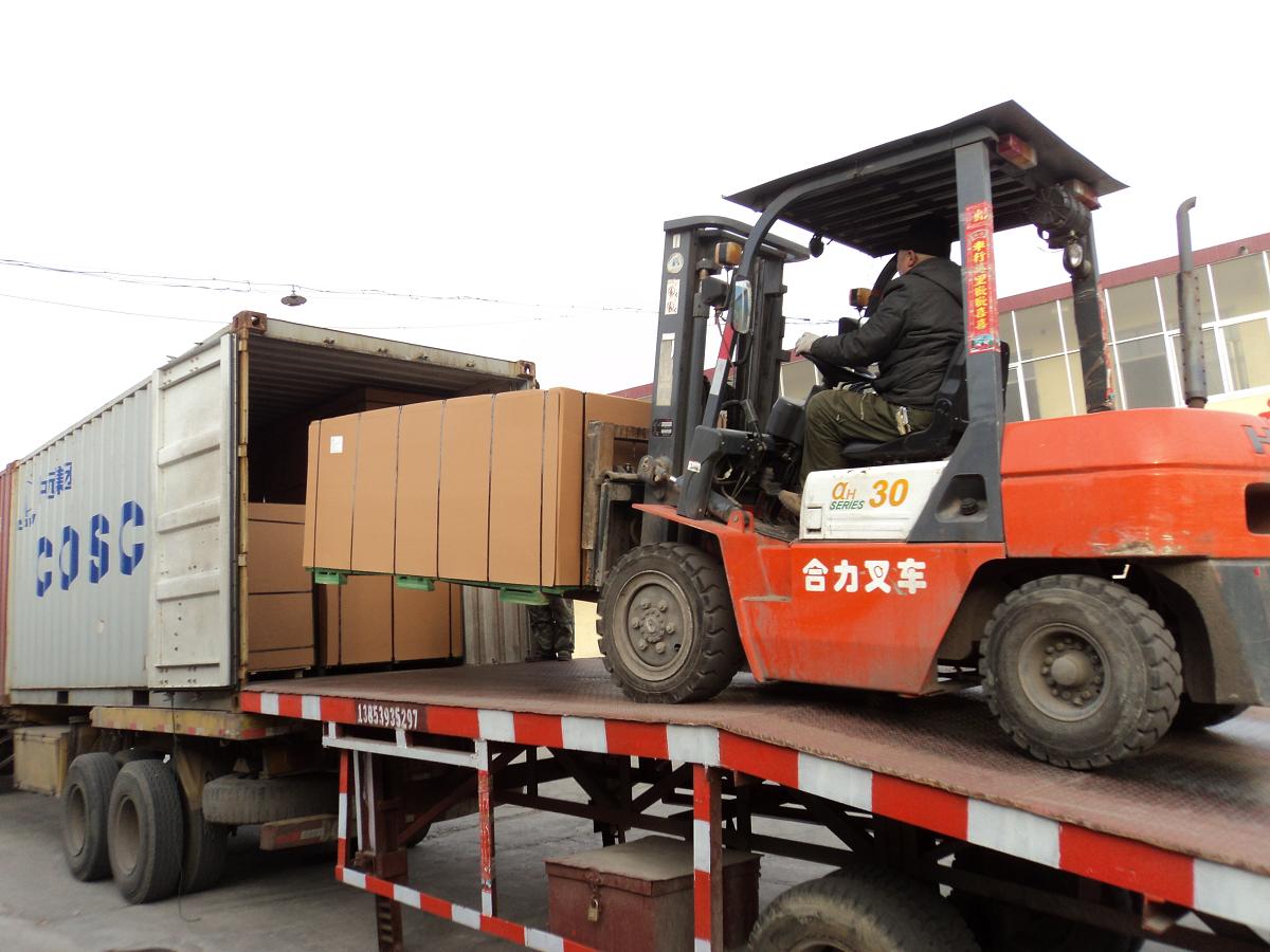 loading container(osb).JPG